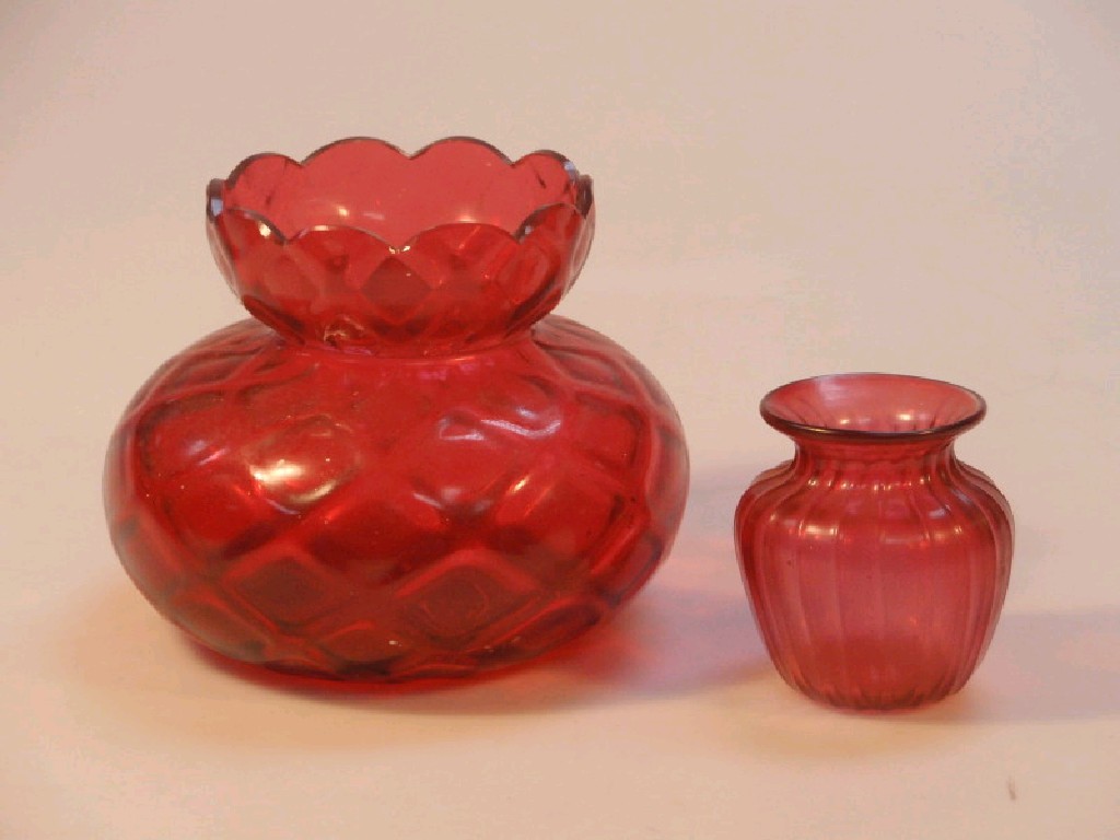 Appraisal: An early thC cranberry quilted glass vase of circular cushion