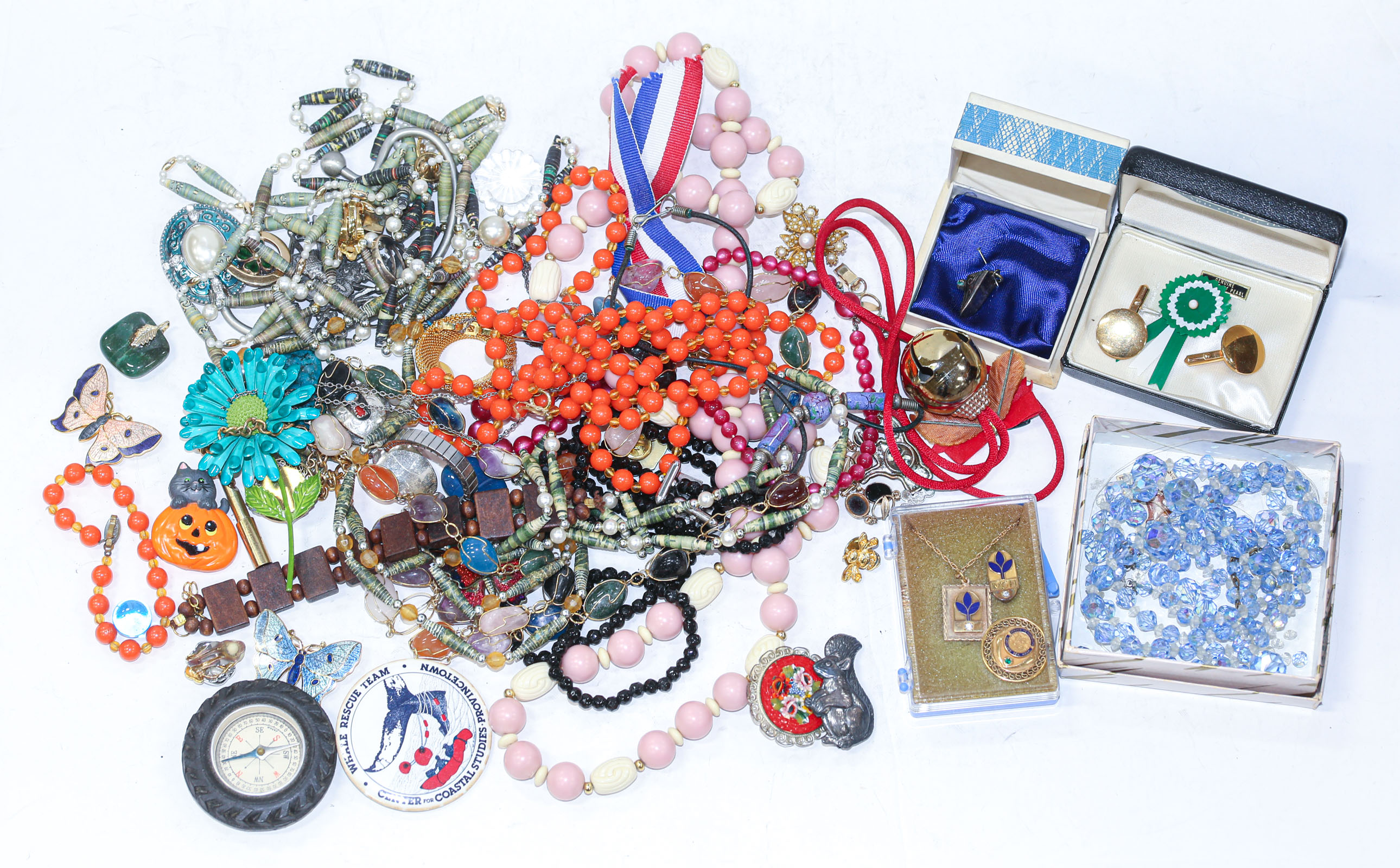 Appraisal: A BAG OF FASHION JEWELRY BEADS Including various animal pins