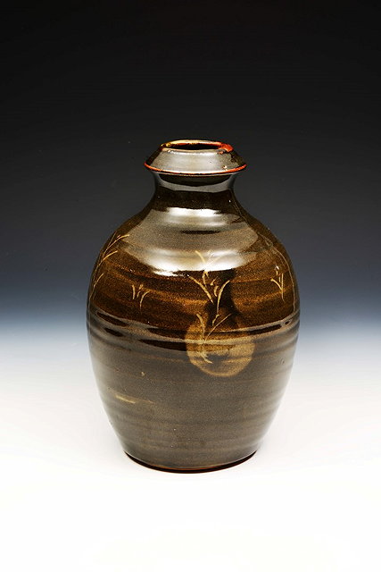 Appraisal: Ray Finch British - at Winchcombe PotteryVase incised sprig motifimpressed