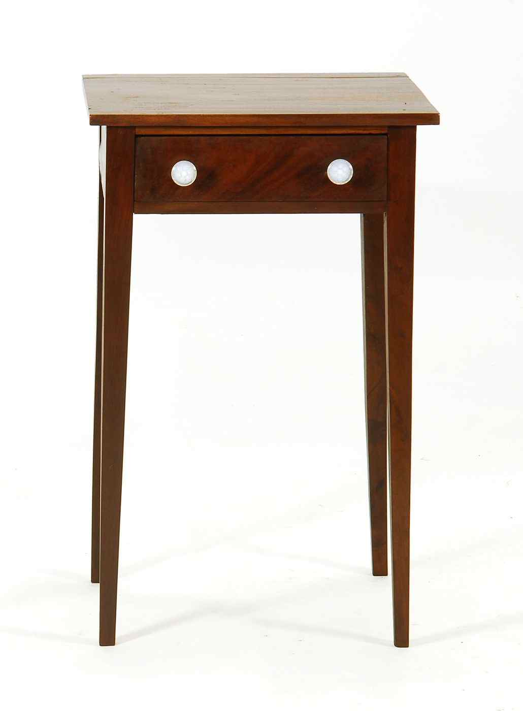 Appraisal: ANTIQUE AMERICAN HEPPLEWHITE STANDCirca In mahogany with rectangular overhanging top