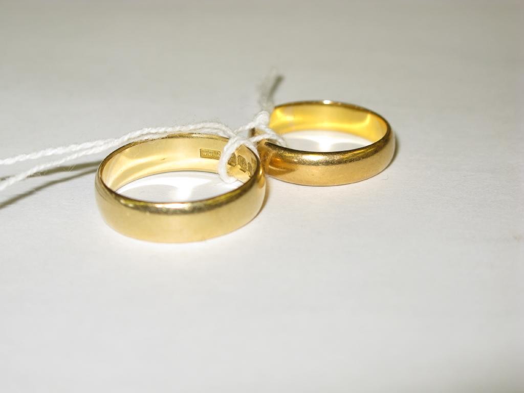 Appraisal: Two gold band wedding rings one ct gold g the