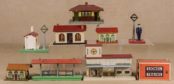 Appraisal: Group of miscellaneous Lionel train buildings to Group of miscellaneous