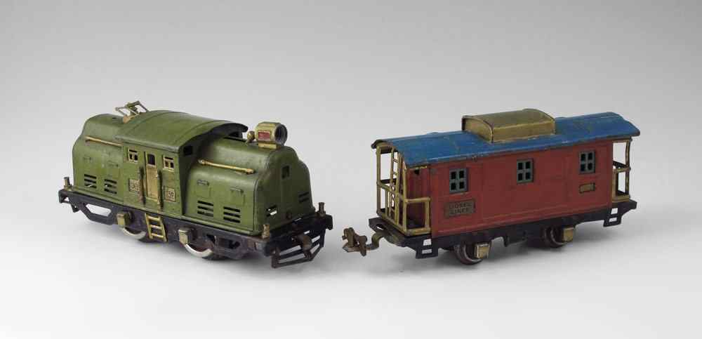 Appraisal: LIONEL TRAIN PREWAR ENGINE AND CABOOSE To include Olive green