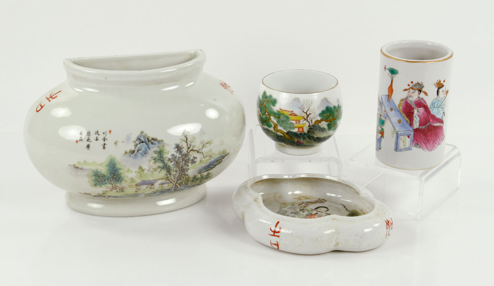 Appraisal: - Lot of Chinese Famille Rose Items Lot of four