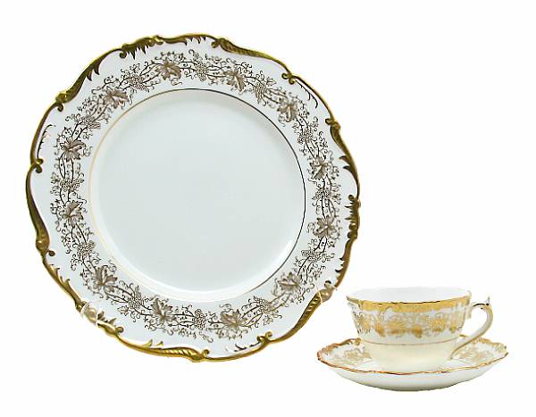 Appraisal: A Coalport dinnerware service for twelve in the Hazelton pattern