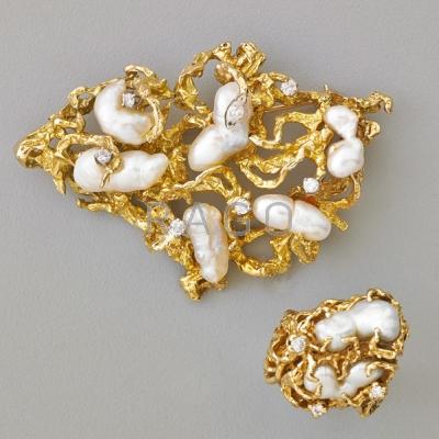 Appraisal: FREEFORM K YELLOW GOLD PEARL AND DIAMOND JEWELRY Textured brooch