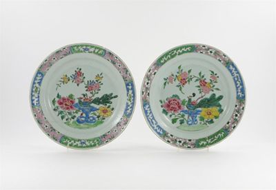 Appraisal: A pair of Chinese famille rose dishes each decorated with