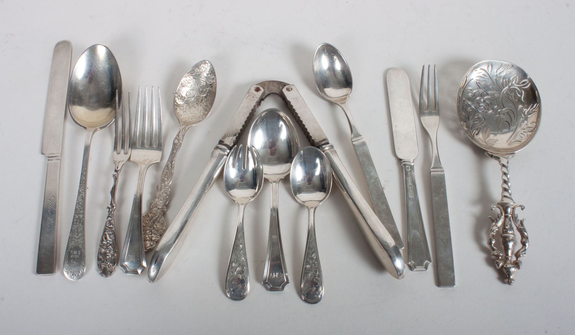 Appraisal: Thirteen assorted pieces of sterling flatware including Reed Barton child's