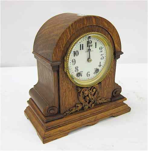 Appraisal: AN OAK MANTEL CLOCK Seth Thomas Clock Co c having