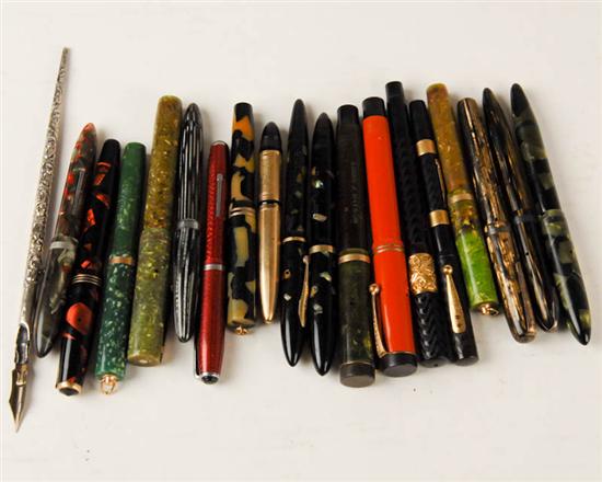 Appraisal: A Large Lot of E th C Fountain Pens Bakelite