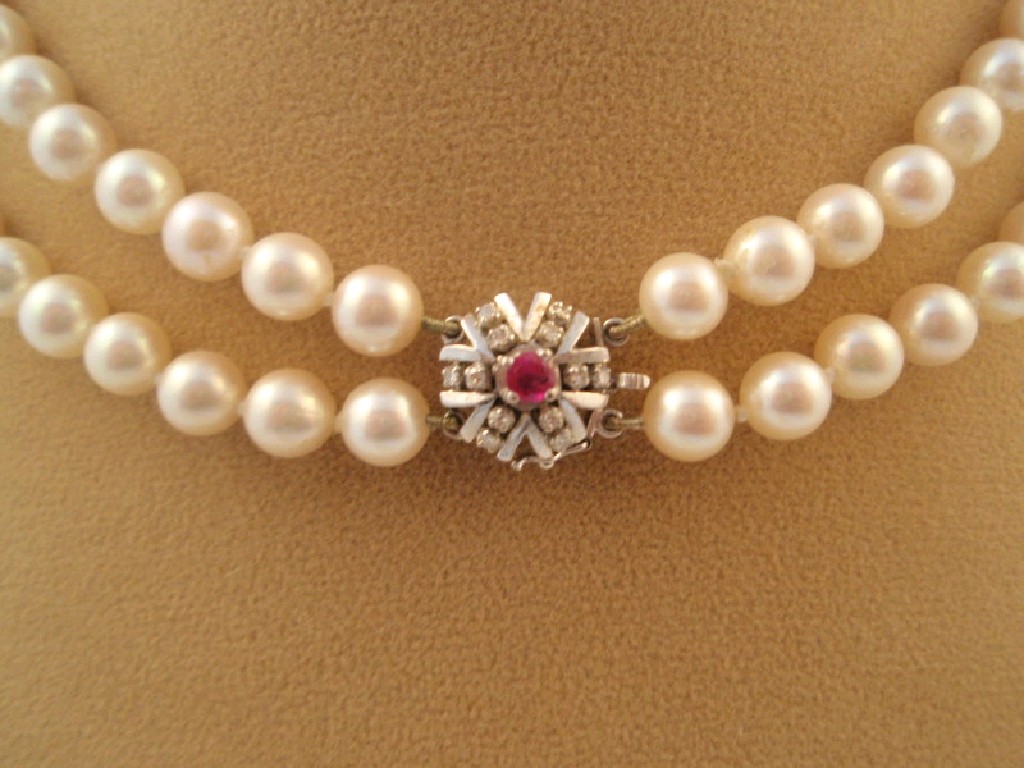 Appraisal: A double strand cultured pearl necklace and pears of mm