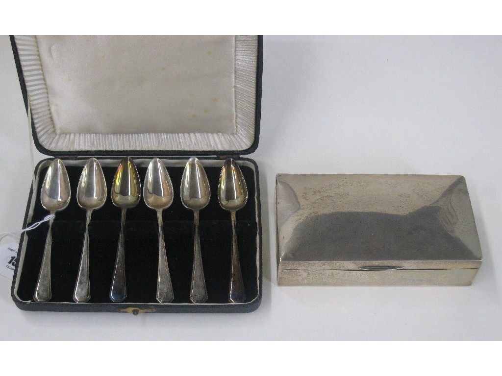 Appraisal: Lot comprising cased set of six silver grapefruit spoons Sheffield