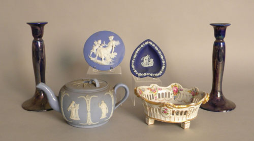 Appraisal: Six pieces of miscellaneous porcelain th th c to include