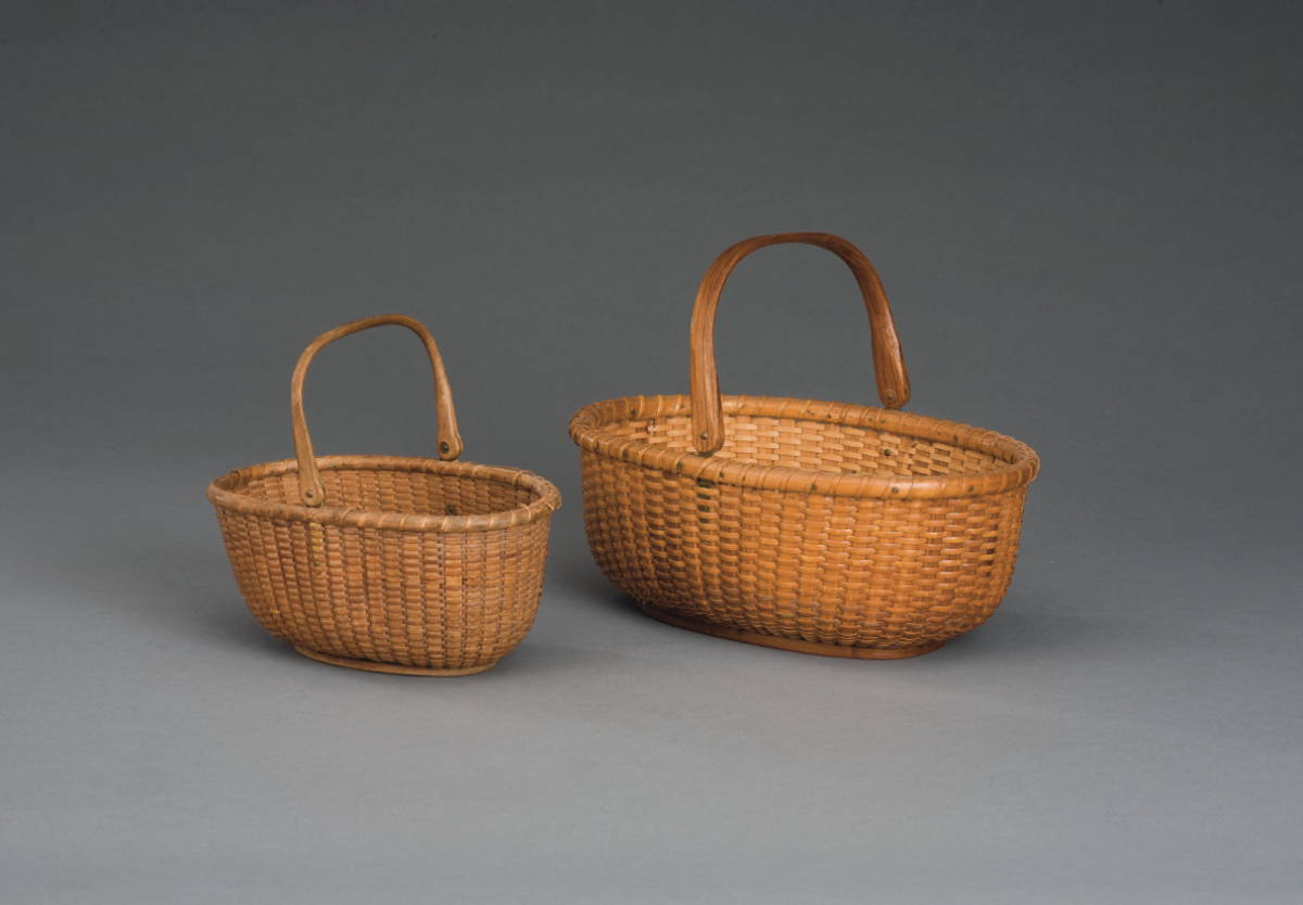 Appraisal: SMALL OVAL NANTUCKET LIGHTSHIP BASKET WITH SWING HANDLE The basket