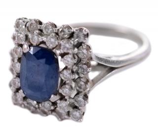 Appraisal: kt Sapphire Diamond Ring with center oval faceted blue sapphire