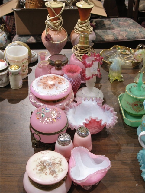 Appraisal: LOT PINK GLASS DECORATIVE ITEMS Including pink lamps