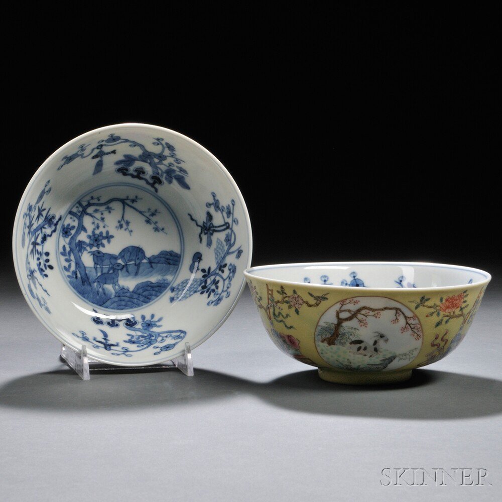 Appraisal: Pair of Porcelain Bowls China the interior with blue and