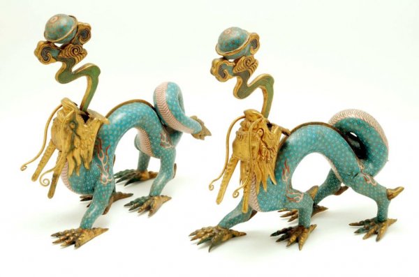 Appraisal: A pair of cloisonne dragons Gilt bodies with cloisonne Removeable