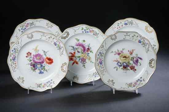 Appraisal: FIVE MEISSEN PORCELAIN DESSERT PLATES early th century underglaze blue