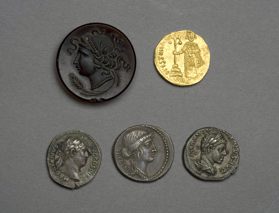 Appraisal: FOUR ANCIENT GOLD AND SILVER COINS TOGETHER WITH A ROMAN