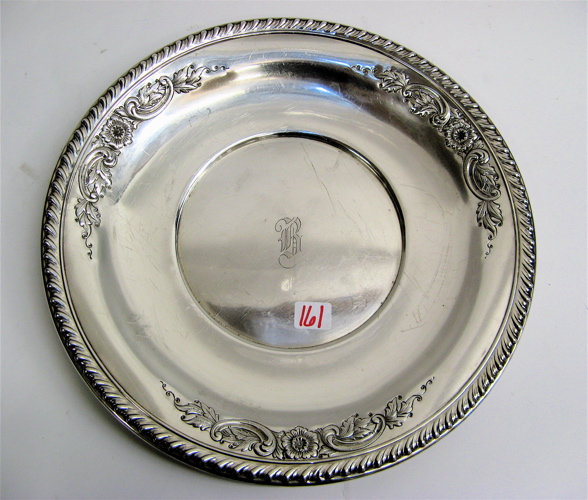 Appraisal: A ROUND WALLACE STERLING SILVER SERVING TRAY shallow bowl form