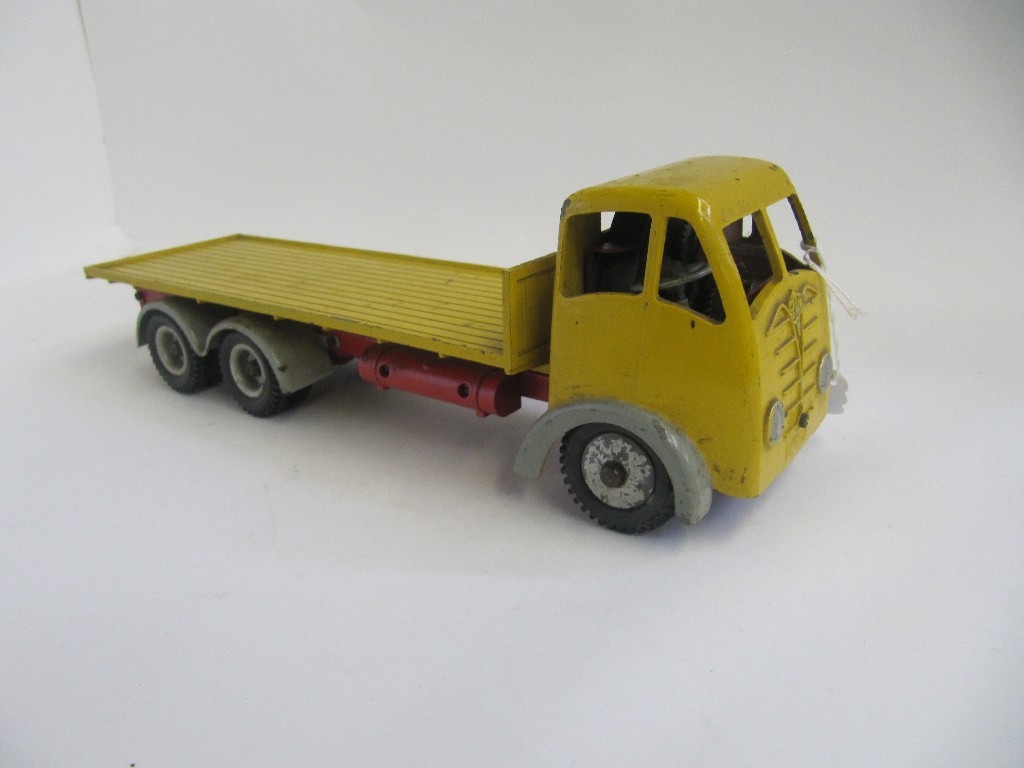 Appraisal: A Shackleton Toy Company model Foden clockwork flatbed truck key