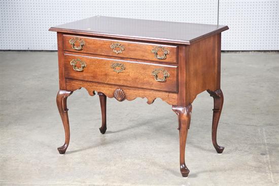 Appraisal: QUEEN ANNE-STYLE DRESSING TABLE Hickory Chair Company North Carolina th