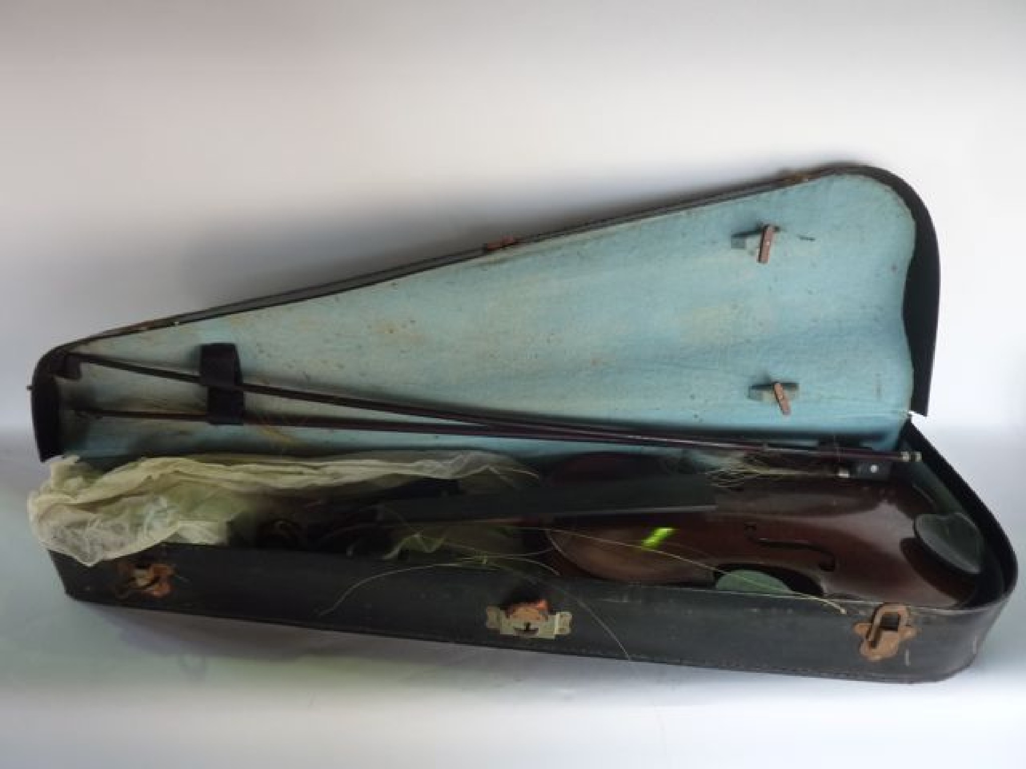 Appraisal: A vintage cased violin for restoration bearing label to sound