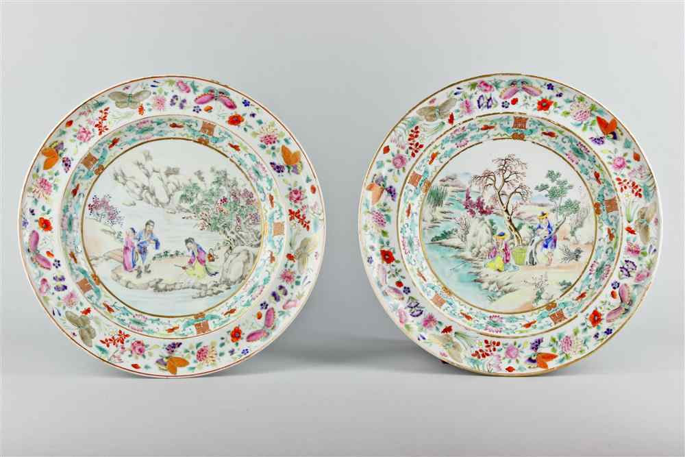 Appraisal: A PAIR OF FINELY PAINTED CHINESE FAMILLE ROSE SAUCER DISHES