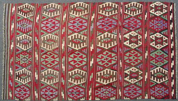 Appraisal: A kilim size approximately ft in x ft in