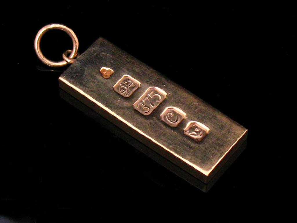 Appraisal: A HALLMARKED CT GOLD YELLOW INGOT with pendant loop c