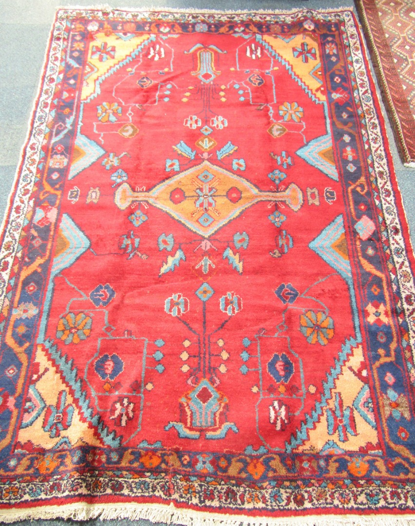 Appraisal: A Hamedan rug decorated with medallions and flowers against a