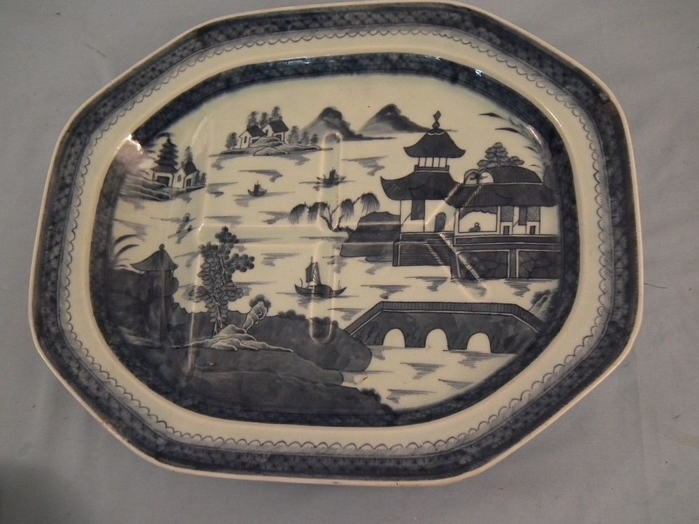 Appraisal: CHINESE CANTON ROAST PLATTER Scarce th century Chinese Canton tree