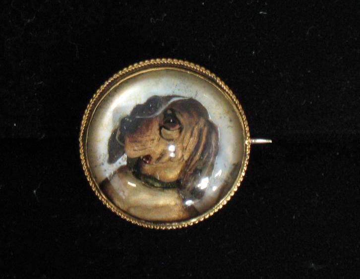 Appraisal: A REVERSE CRYSTAL INTAGLIO BROOCH of a dog in a