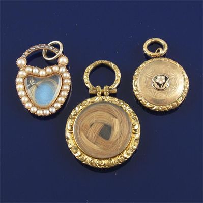 Appraisal: A George III padlock form gold locket pendant set with