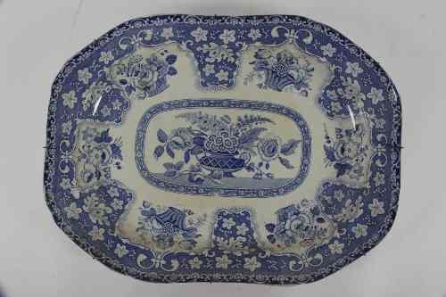 Appraisal: A th Century pearlware blue and white transfer printed serving