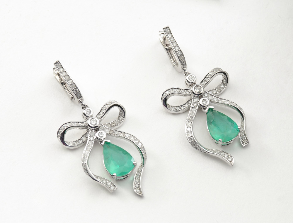 Appraisal: K CTW EMERALD AND DIAMOND RIBBON EARRINGS K white gold