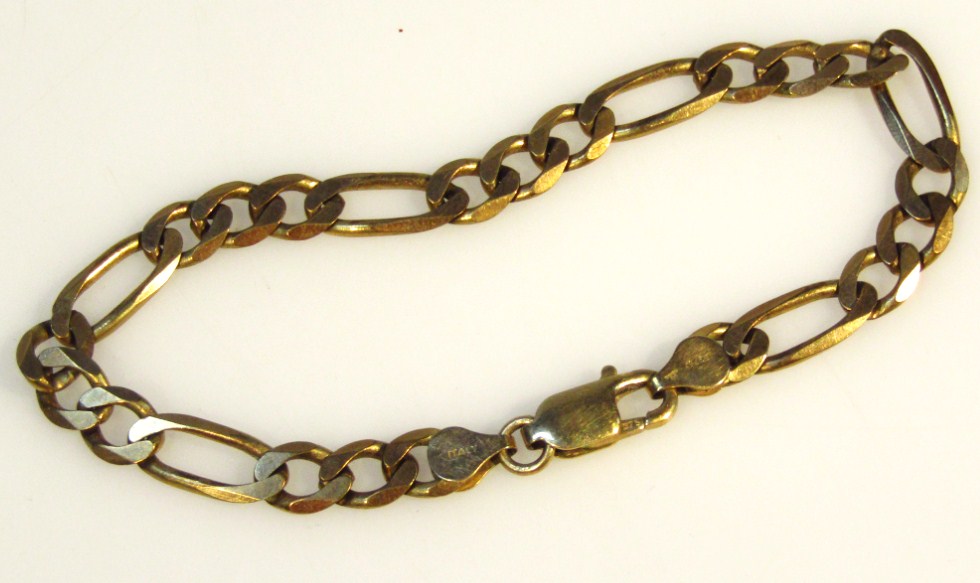 Appraisal: A yellow metal bracelet with heavy fancy links and clasp