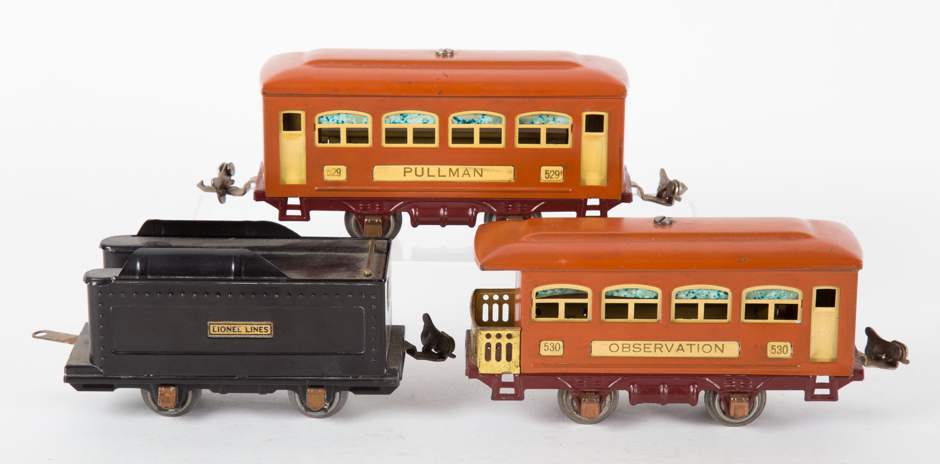 Appraisal: Lionel passenger cars tender three pieces pre-war Condition Very good