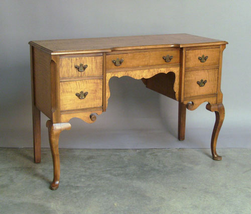 Appraisal: Tiger maple dressing table h x w