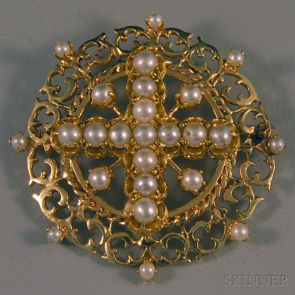 Appraisal: kt Gold and Pearl Brooch the openwork gold frame with