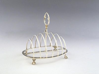 Appraisal: A Victorian silver seven bar toast rack of oval form