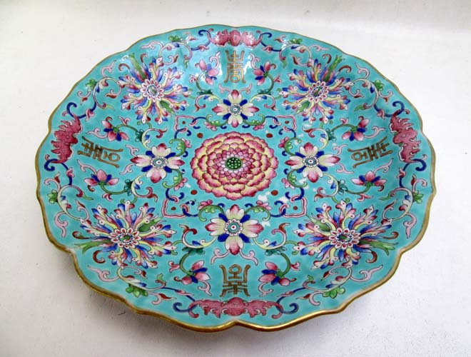 Appraisal: CHINESE CHING FAMILLE ROSE PLATE having central floral reserve and