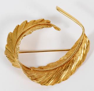 Appraisal: KT GOLD FEATHER BROOCH KT GOLD FEATHER BROOCH L Impressed