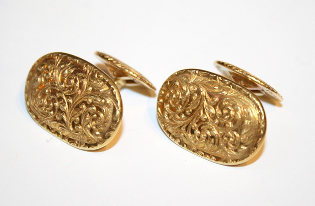 Appraisal: MALCOLM APPLEBY FOR HOLLAND HOLLAND a pair of ct gold