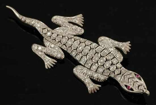 Appraisal: A diamond lizard brooch The finely detailed pierced body set