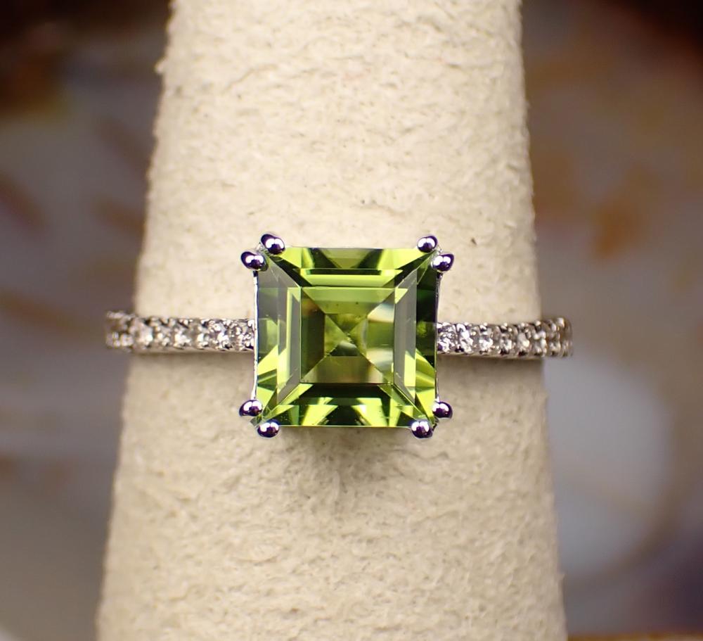 Appraisal: PERIDOT DIAMOND AND FOURTEEN KARAT GOLD RING The white gold