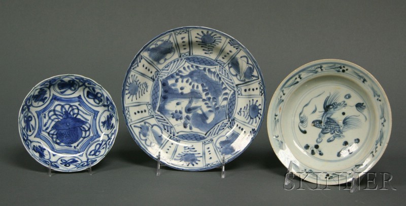 Appraisal: Three Blue and White Plates China Ming period two Kraak