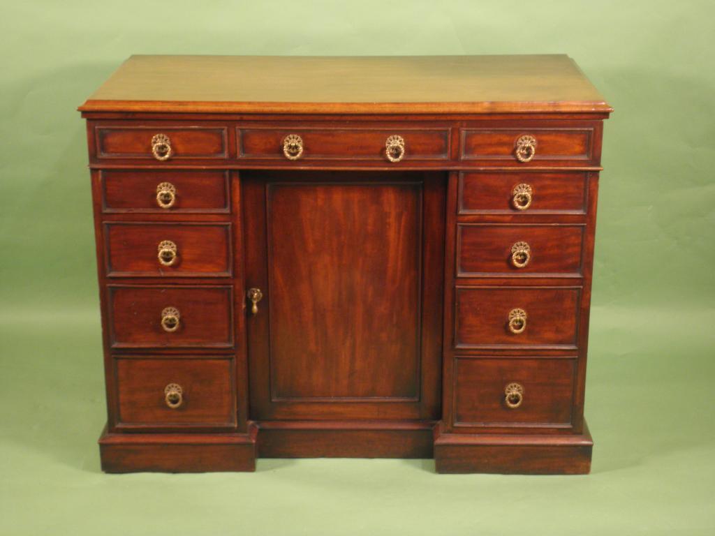 Appraisal: A late Victorian Edwardian mahogany kneehole desk the hinged top