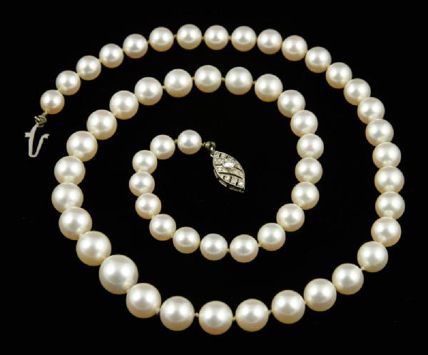 Appraisal: - Ladies' Graduated Pearl Necklace Ladies' graduated pearl necklace -